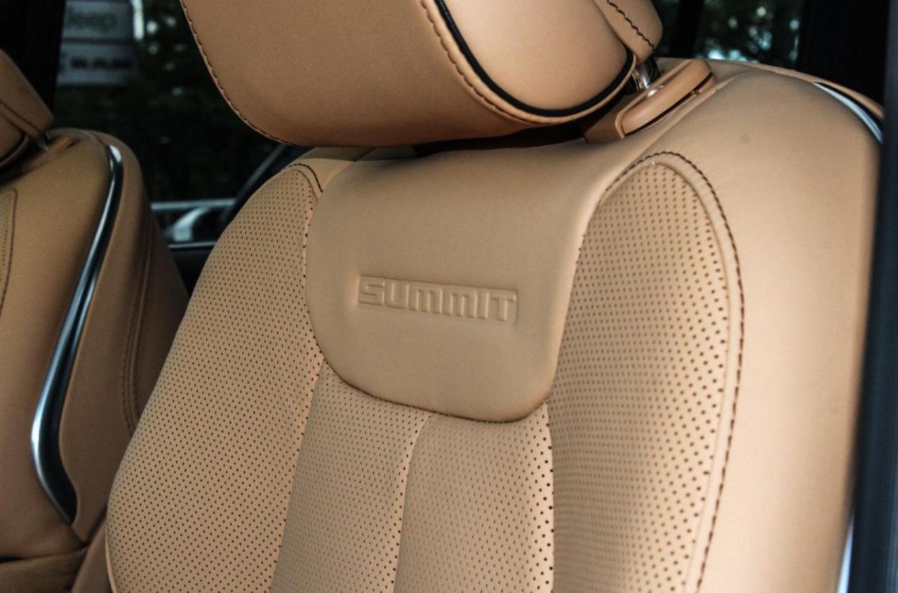 2023 Jeep Grand Cherokee L Summit Reserve 4x4 Photo