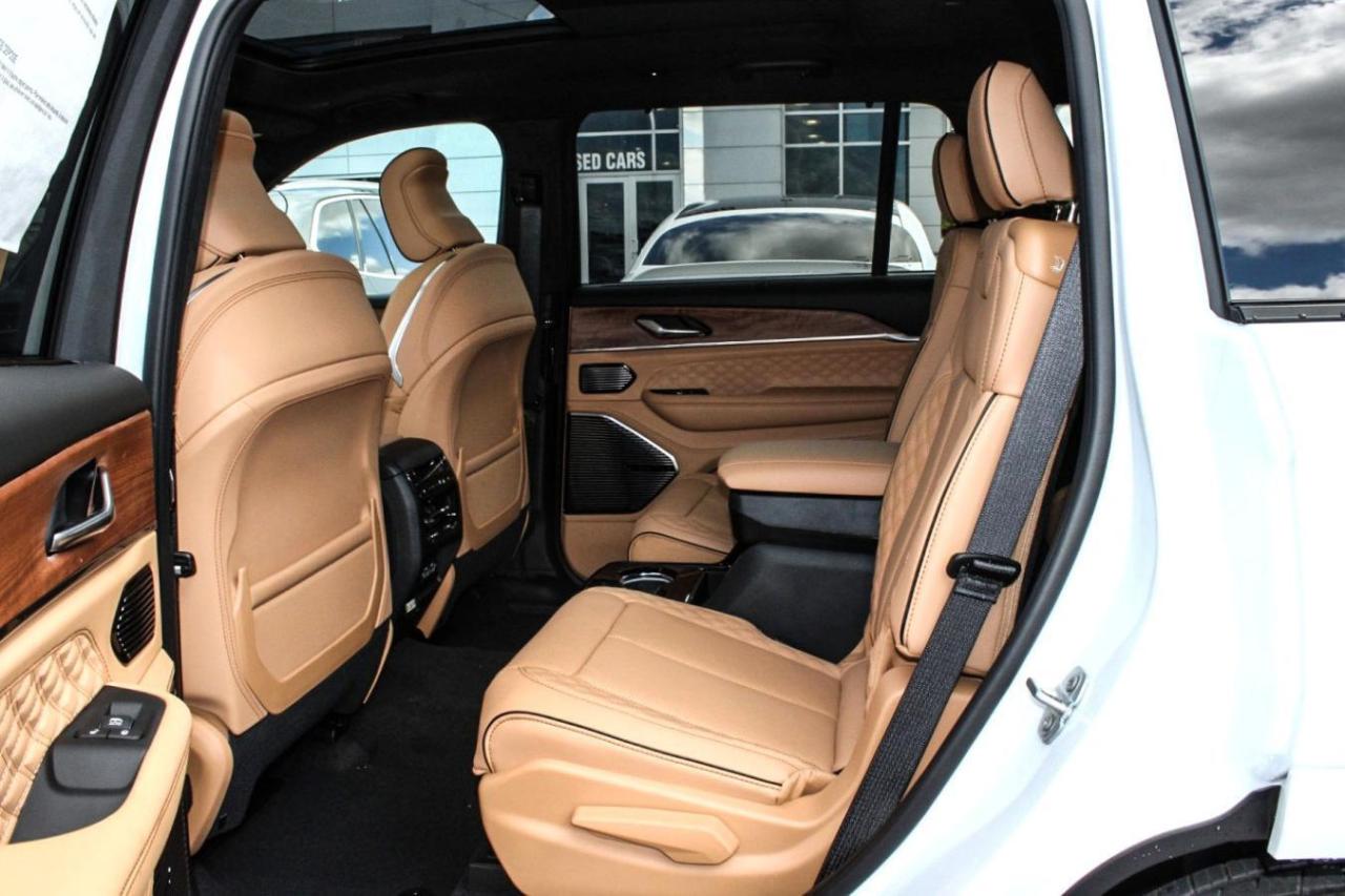 2023 Jeep Grand Cherokee L Summit Reserve 4x4 Photo