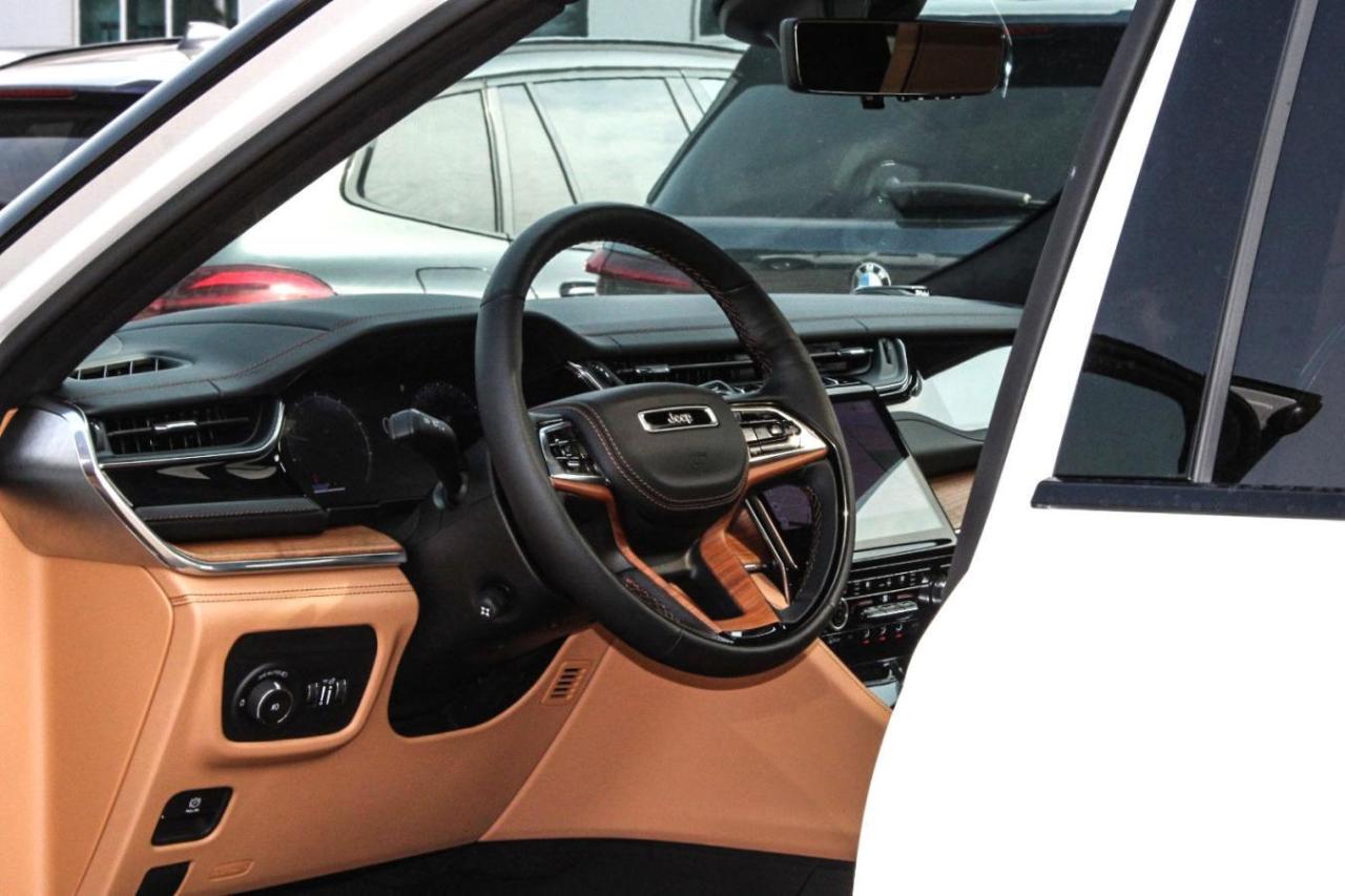 2023 Jeep Grand Cherokee L Summit Reserve 4x4 Photo