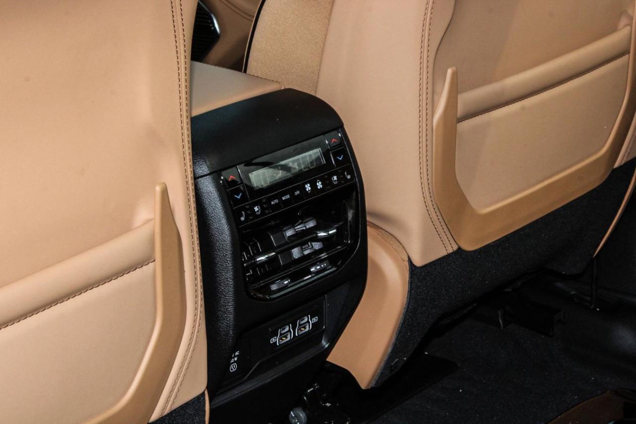 2023 Jeep Grand Cherokee L Summit Reserve 4x4 Photo