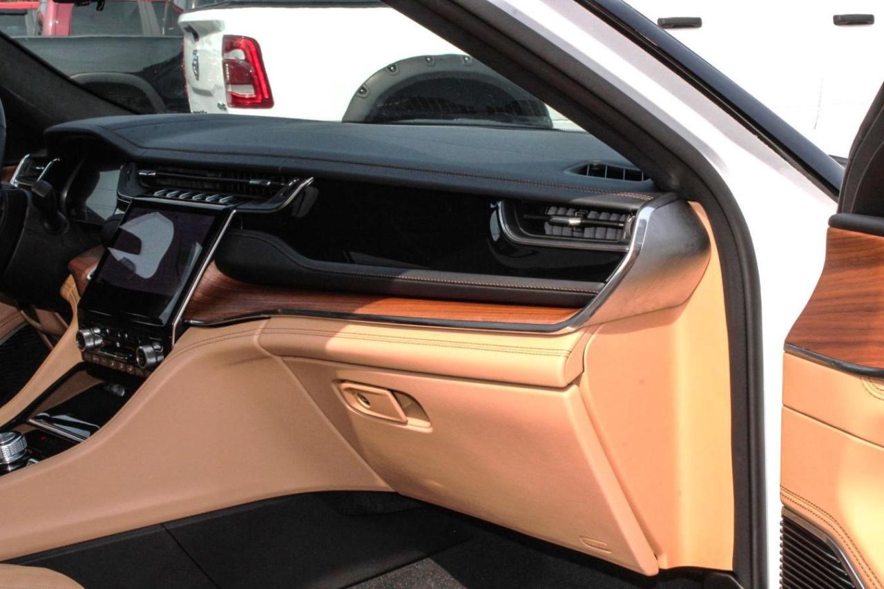 2023 Jeep Grand Cherokee L Summit Reserve 4x4 Photo