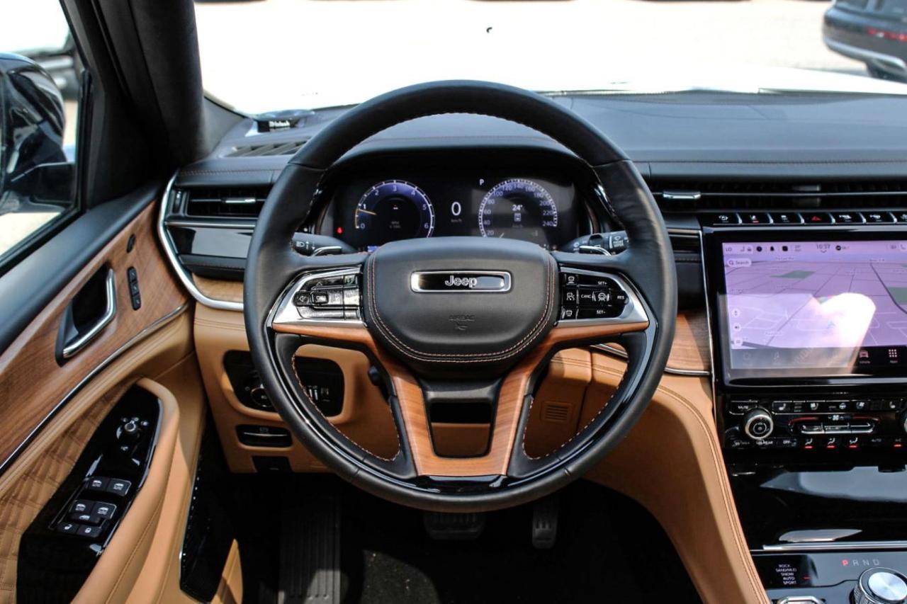 2023 Jeep Grand Cherokee L Summit Reserve 4x4 Photo