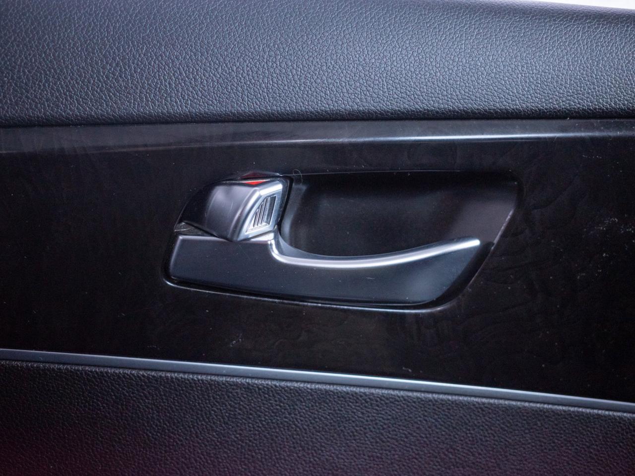 2017 Kia Sorento LX Turbo - Woodgrain Interior Trim   Heated Seats Photo