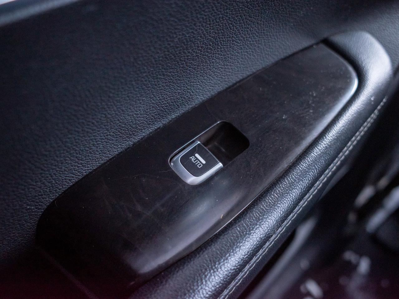 2017 Kia Sorento LX Turbo - Woodgrain Interior Trim   Heated Seats Photo