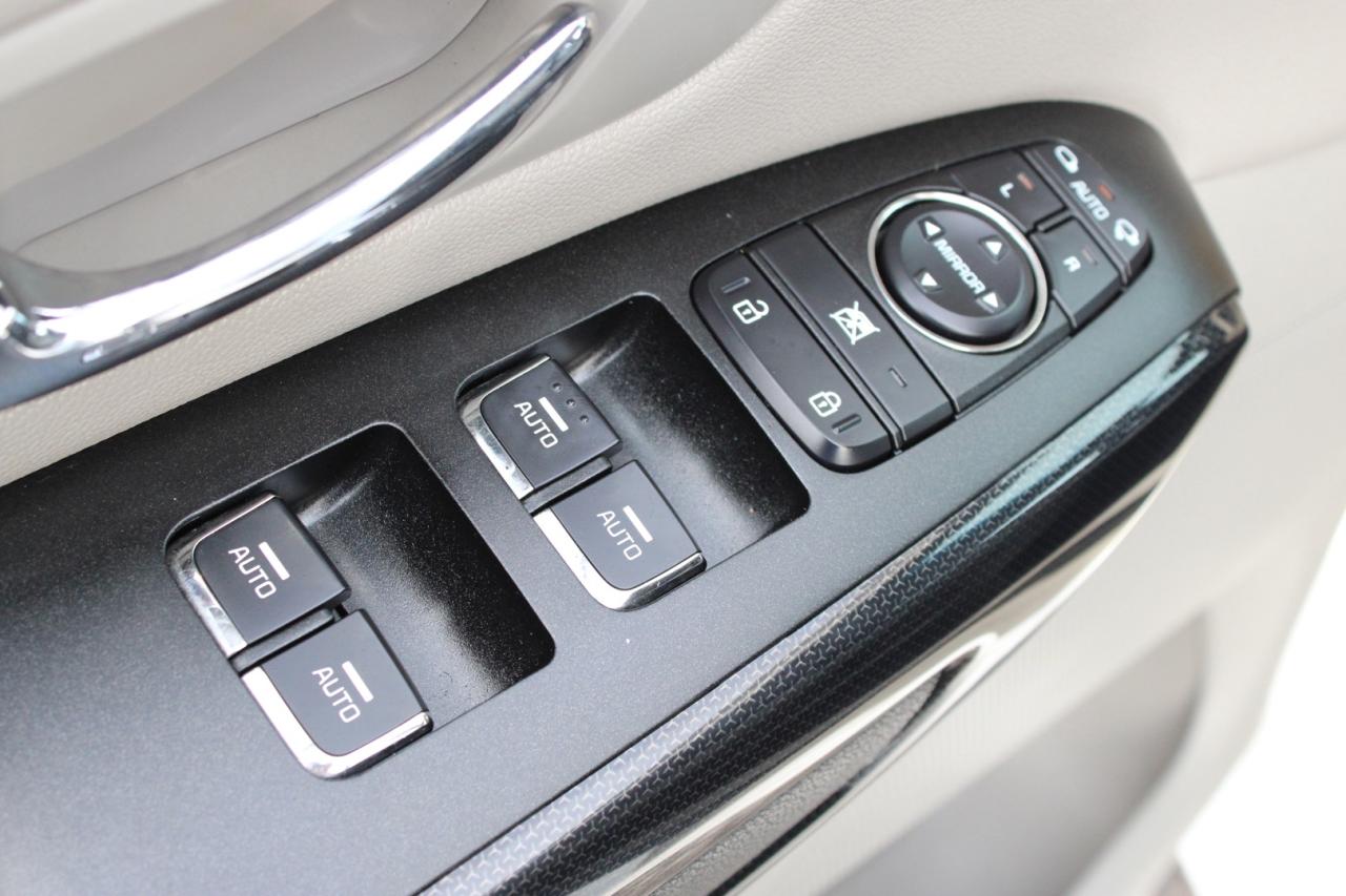 2020 Kia Sedona EX   8 PASSENGER LEATHER   NO ACCIDENT   CLEAN CAR Photo