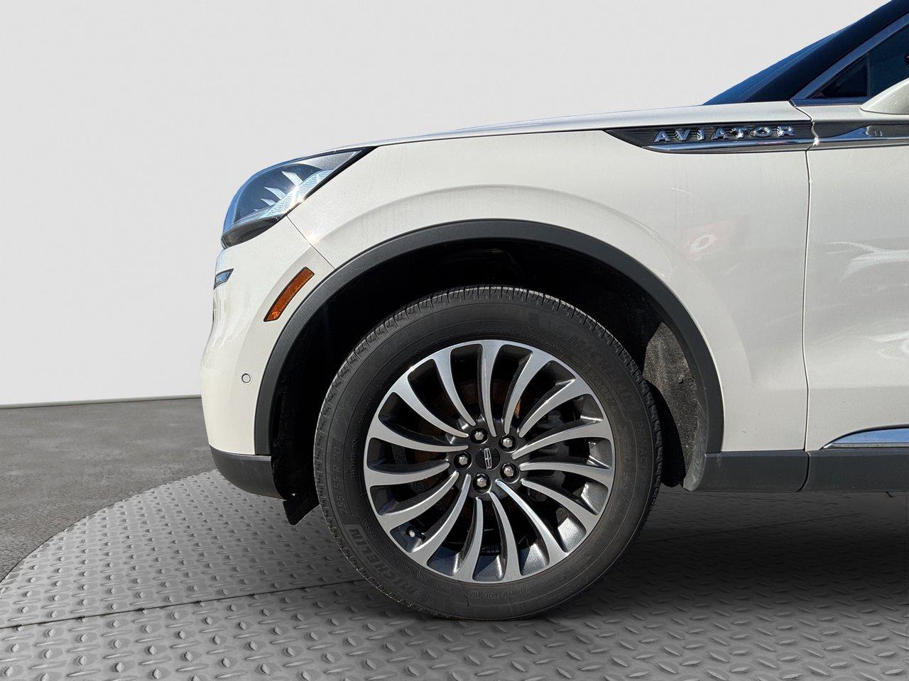 2023 Lincoln Aviator Reserve 28 SPEAKERS   WIRELESS CHARGER   HTD STEER Photo
