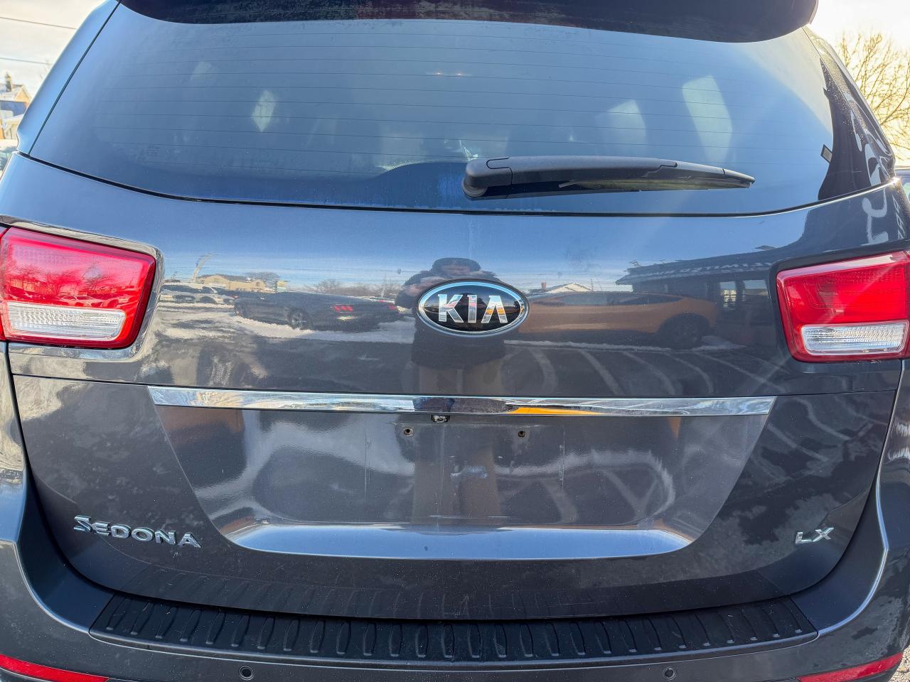 2017 Kia Sedona LX   LOW KM   CAMERA   3.3 L   8 PASS   BLUETOOTH Photo