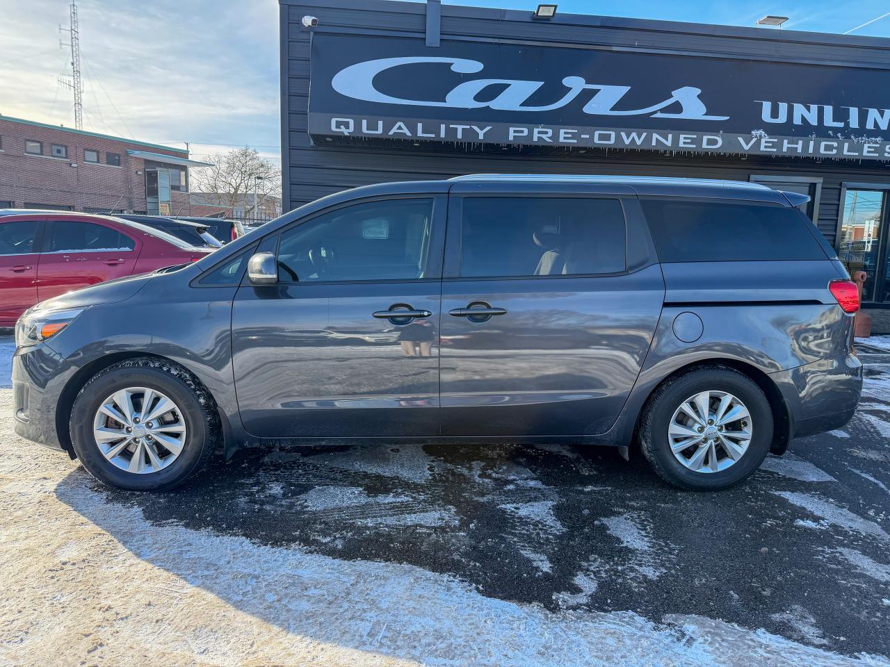 2017 Kia Sedona LX   LOW KM   CAMERA   3.3 L   8 PASS   BLUETOOTH Photo