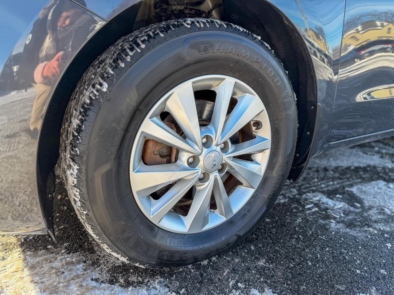 2017 Kia Sedona LX   LOW KM   CAMERA   3.3 L   8 PASS   BLUETOOTH Photo