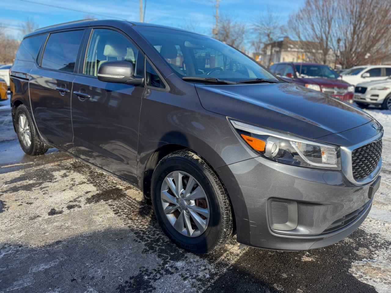 2017 Kia Sedona LX   LOW KM   CAMERA   3.3 L   8 PASS   BLUETOOTH Photo