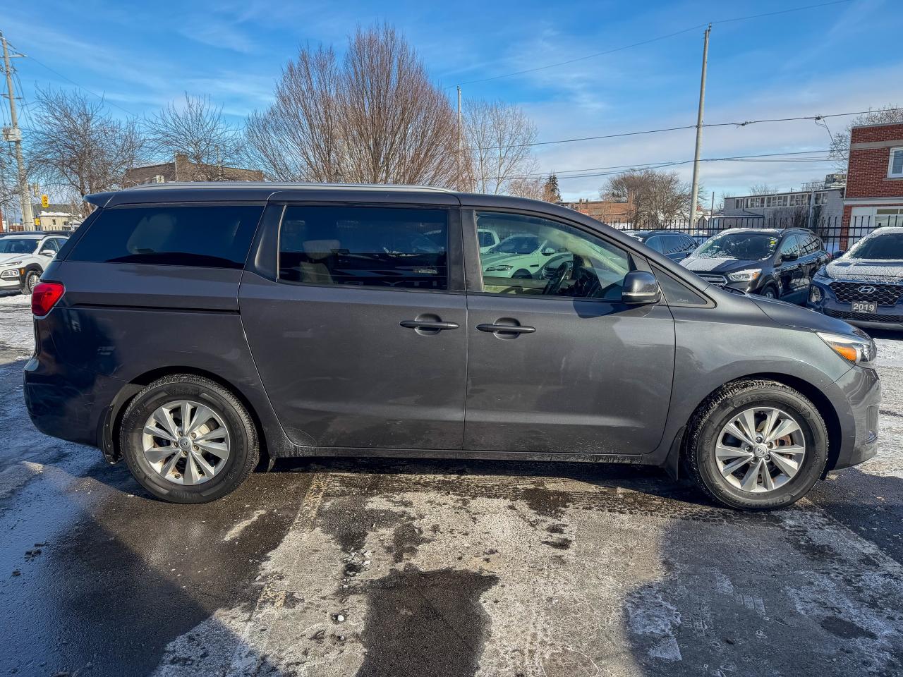 2017 Kia Sedona LX   LOW KM   CAMERA   3.3 L   8 PASS   BLUETOOTH Photo