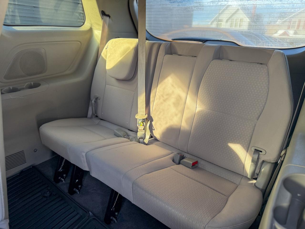 2017 Kia Sedona LX   LOW KM   CAMERA   3.3 L   8 PASS   BLUETOOTH Photo