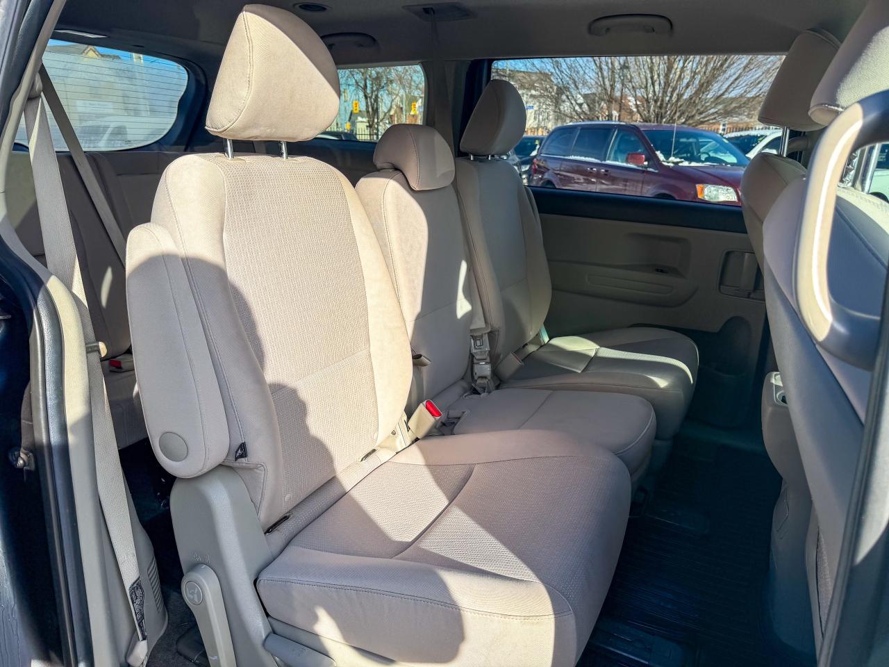 2017 Kia Sedona LX   LOW KM   CAMERA   3.3 L   8 PASS   BLUETOOTH Photo