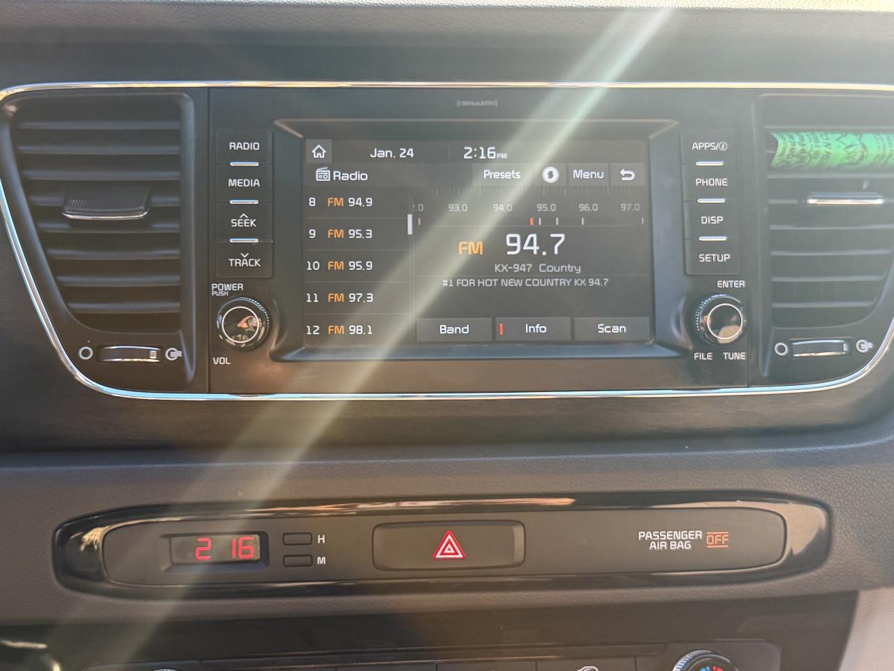 2017 Kia Sedona LX   LOW KM   CAMERA   3.3 L   8 PASS   BLUETOOTH Photo