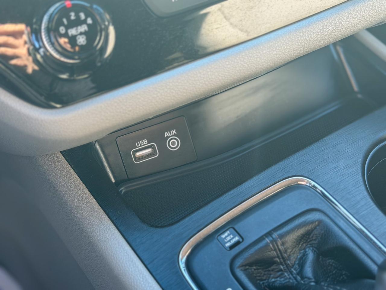 2017 Kia Sedona LX   LOW KM   CAMERA   3.3 L   8 PASS   BLUETOOTH Photo