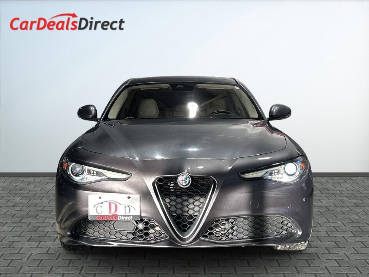 2017 Alfa Romeo Giulia Ti AWD/Leather/NAVI/Sunroof/B Cam/Heated Seats/Exe Photo