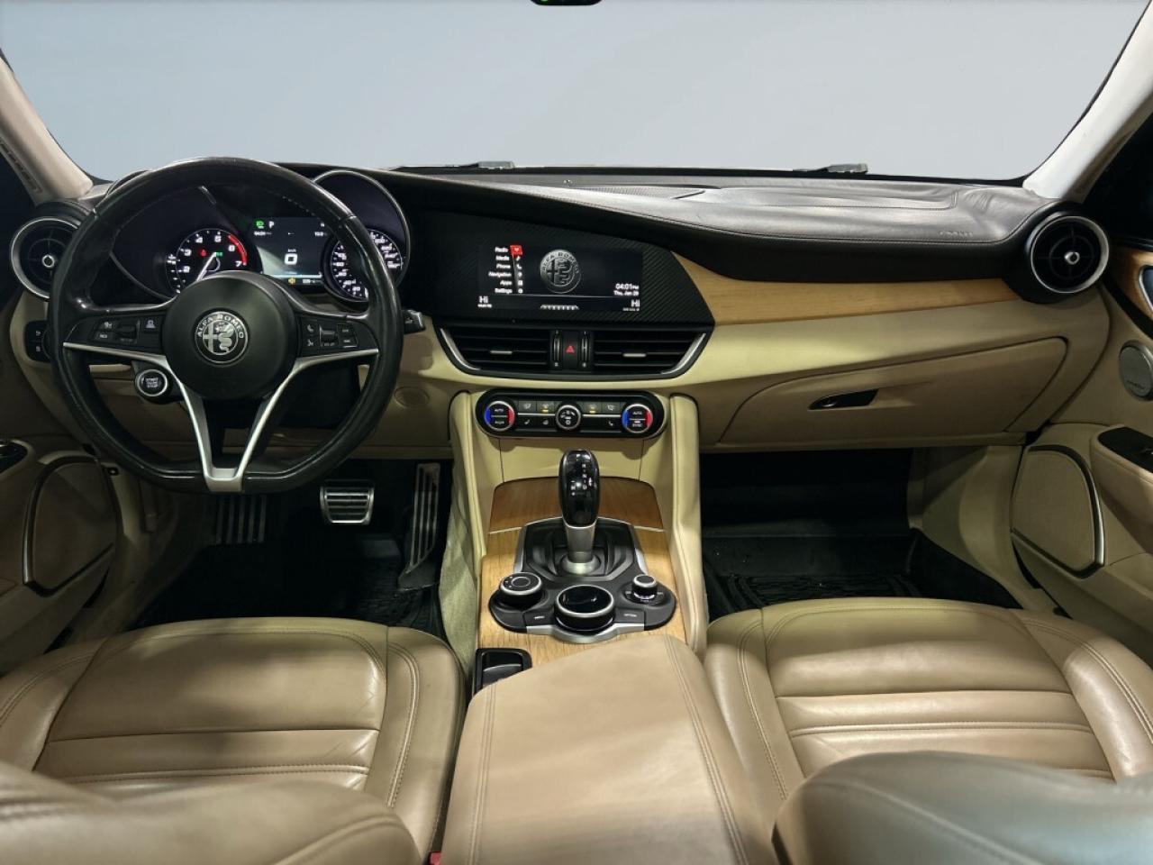 2017 Alfa Romeo Giulia Ti AWD/Leather/NAVI/Sunroof/B Cam/Heated Seats/Exe Photo