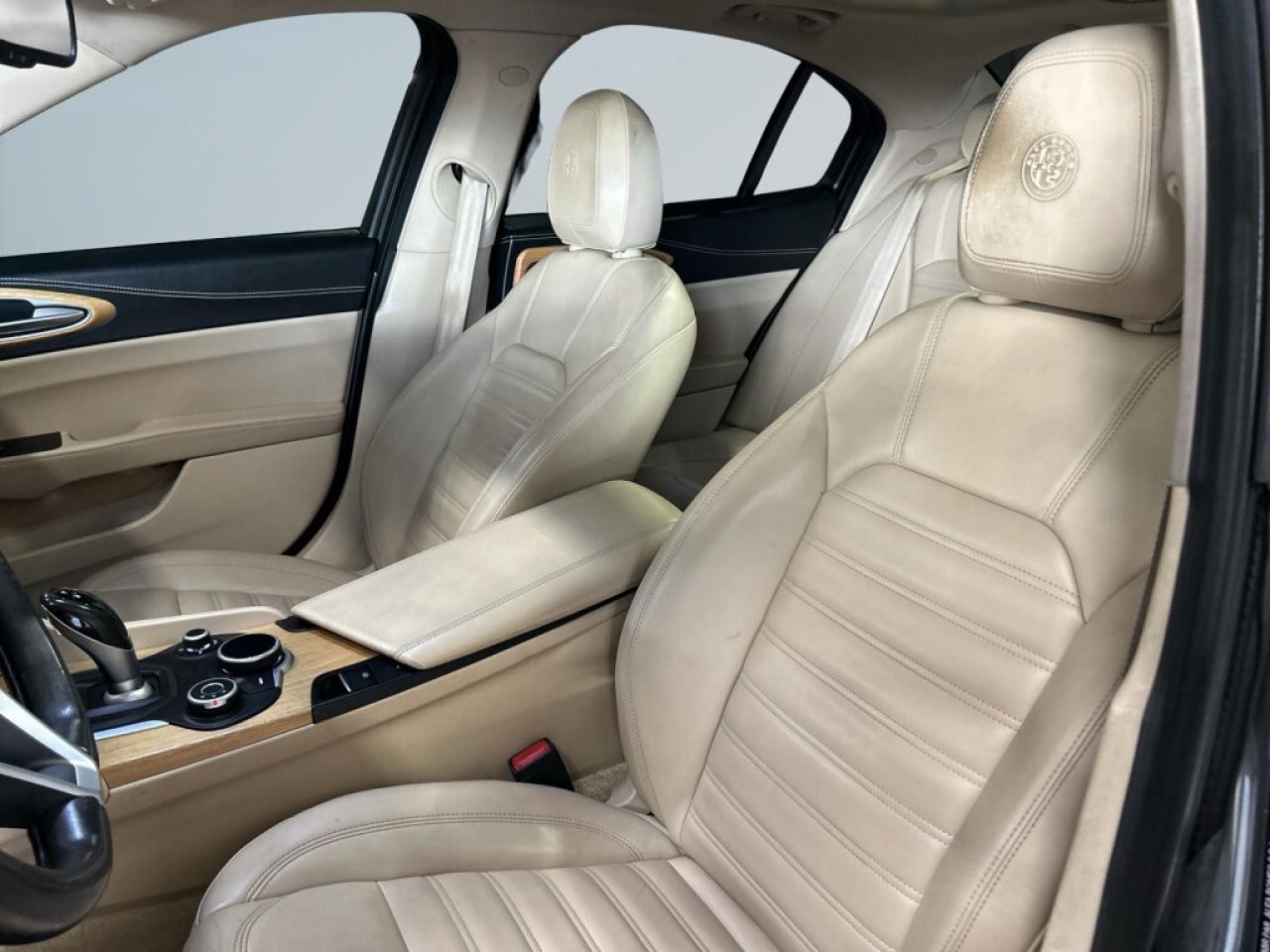 2017 Alfa Romeo Giulia Ti AWD/Leather/NAVI/Sunroof/B Cam/Heated Seats/Exe Photo