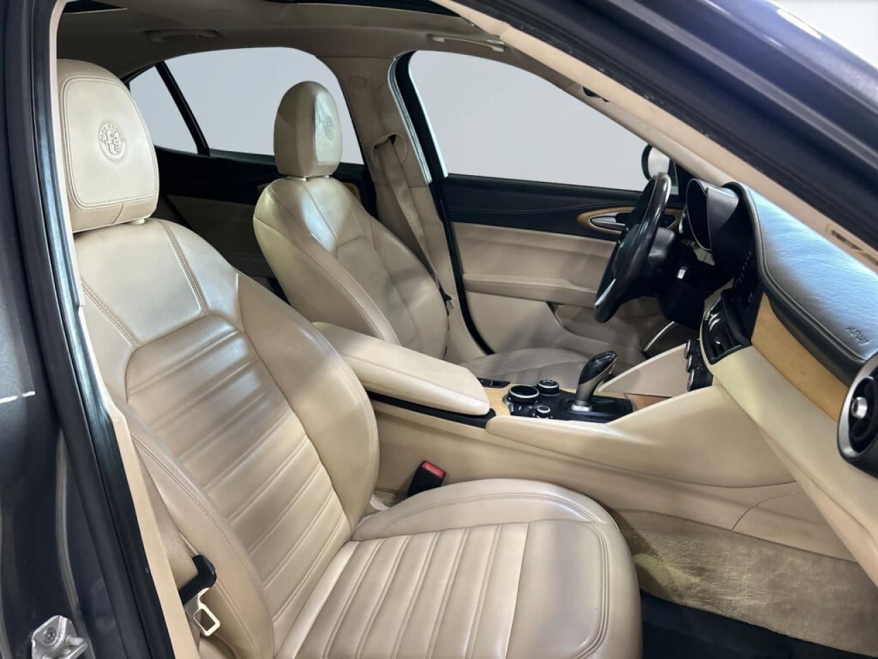 2017 Alfa Romeo Giulia Ti AWD/Leather/NAVI/Sunroof/B Cam/Heated Seats/Exe Photo