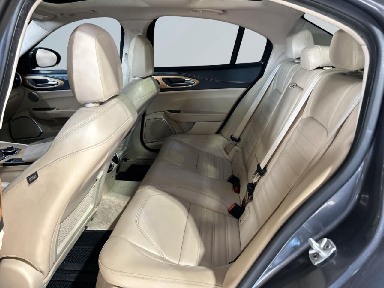 2017 Alfa Romeo Giulia Ti AWD/Leather/NAVI/Sunroof/B Cam/Heated Seats/Exe Photo