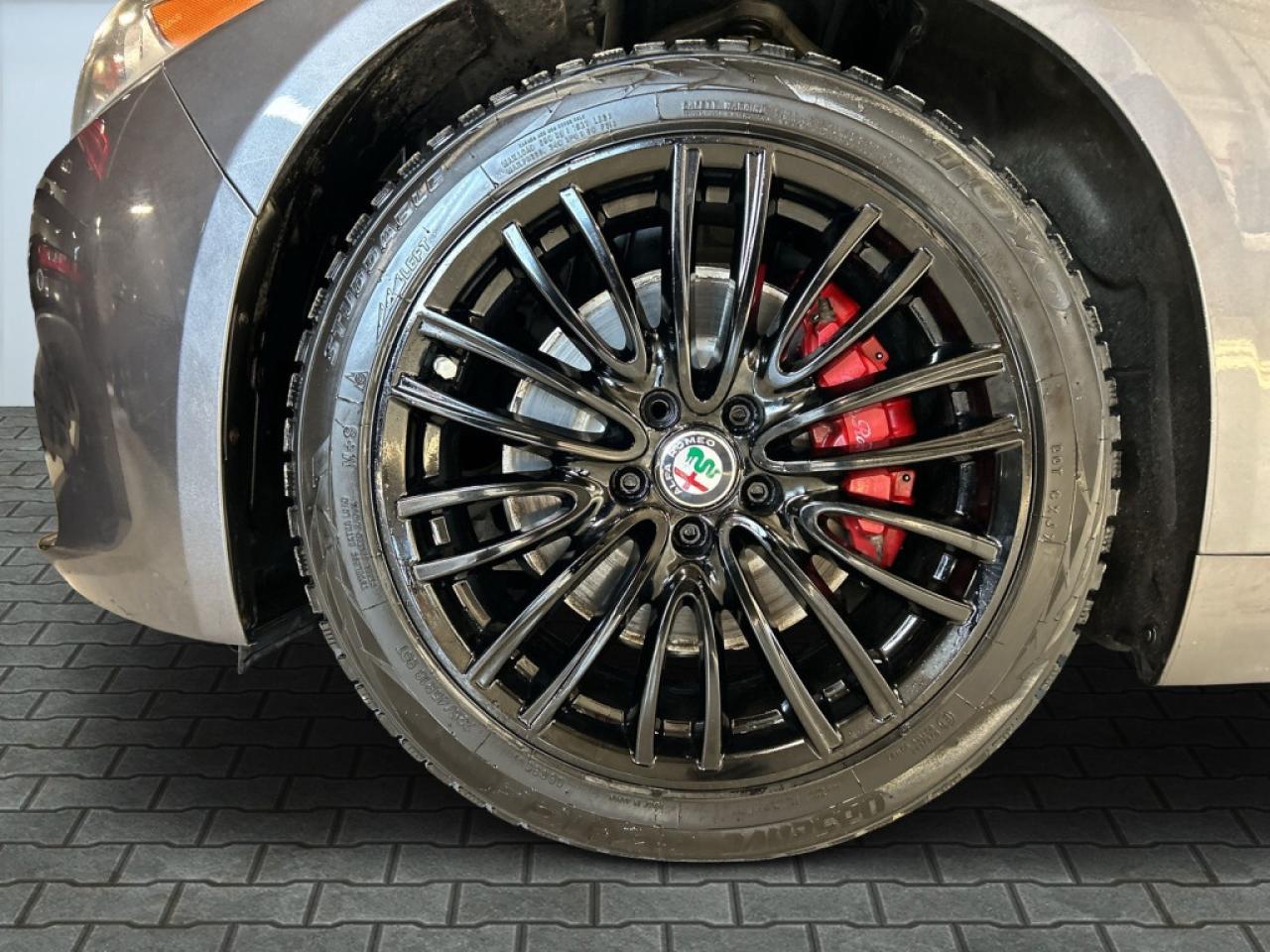 2017 Alfa Romeo Giulia Ti AWD/Leather/NAVI/Sunroof/B Cam/Heated Seats/Exe Photo