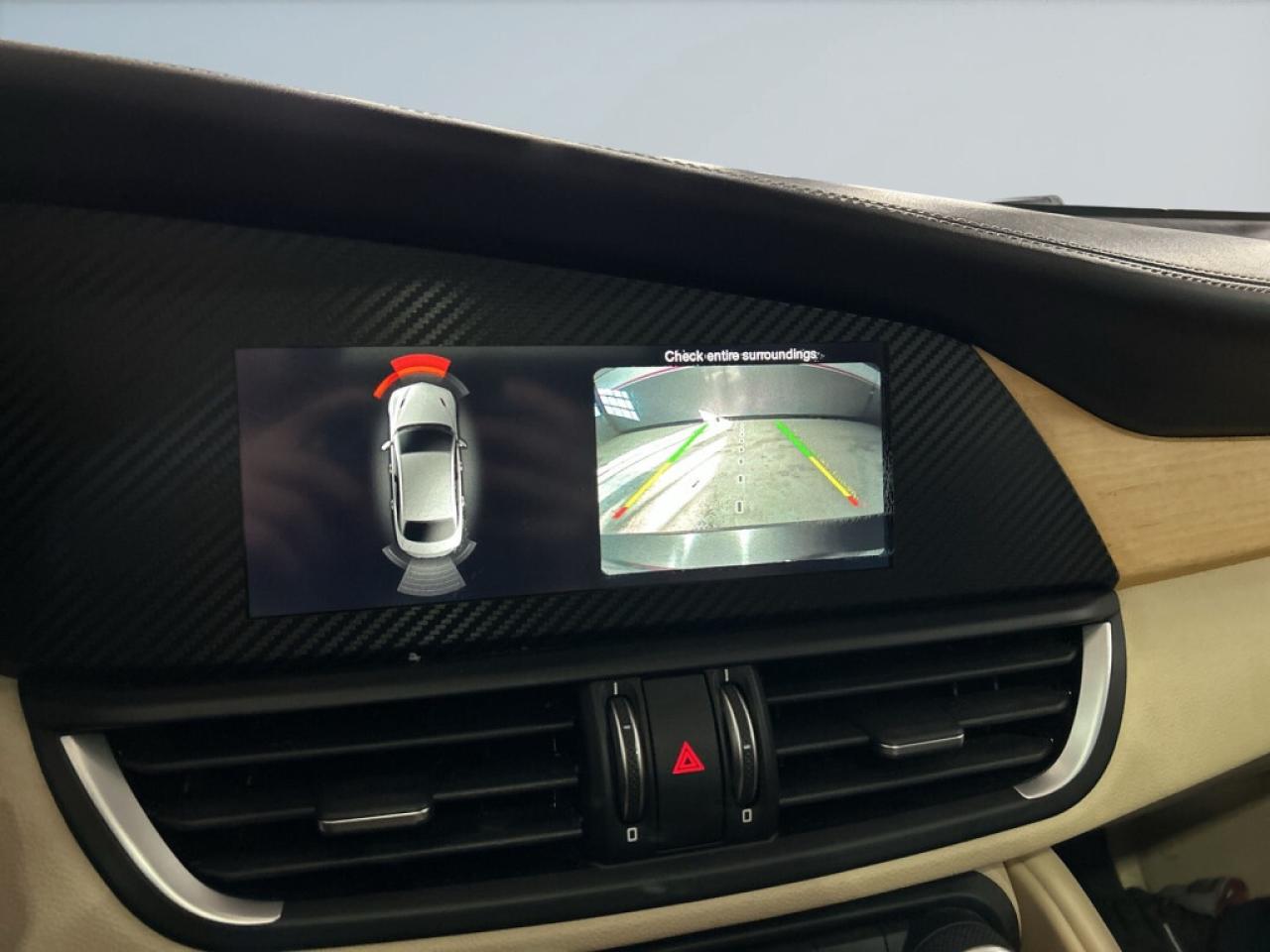 2017 Alfa Romeo Giulia Ti AWD/Leather/NAVI/Sunroof/B Cam/Heated Seats/Exe Photo