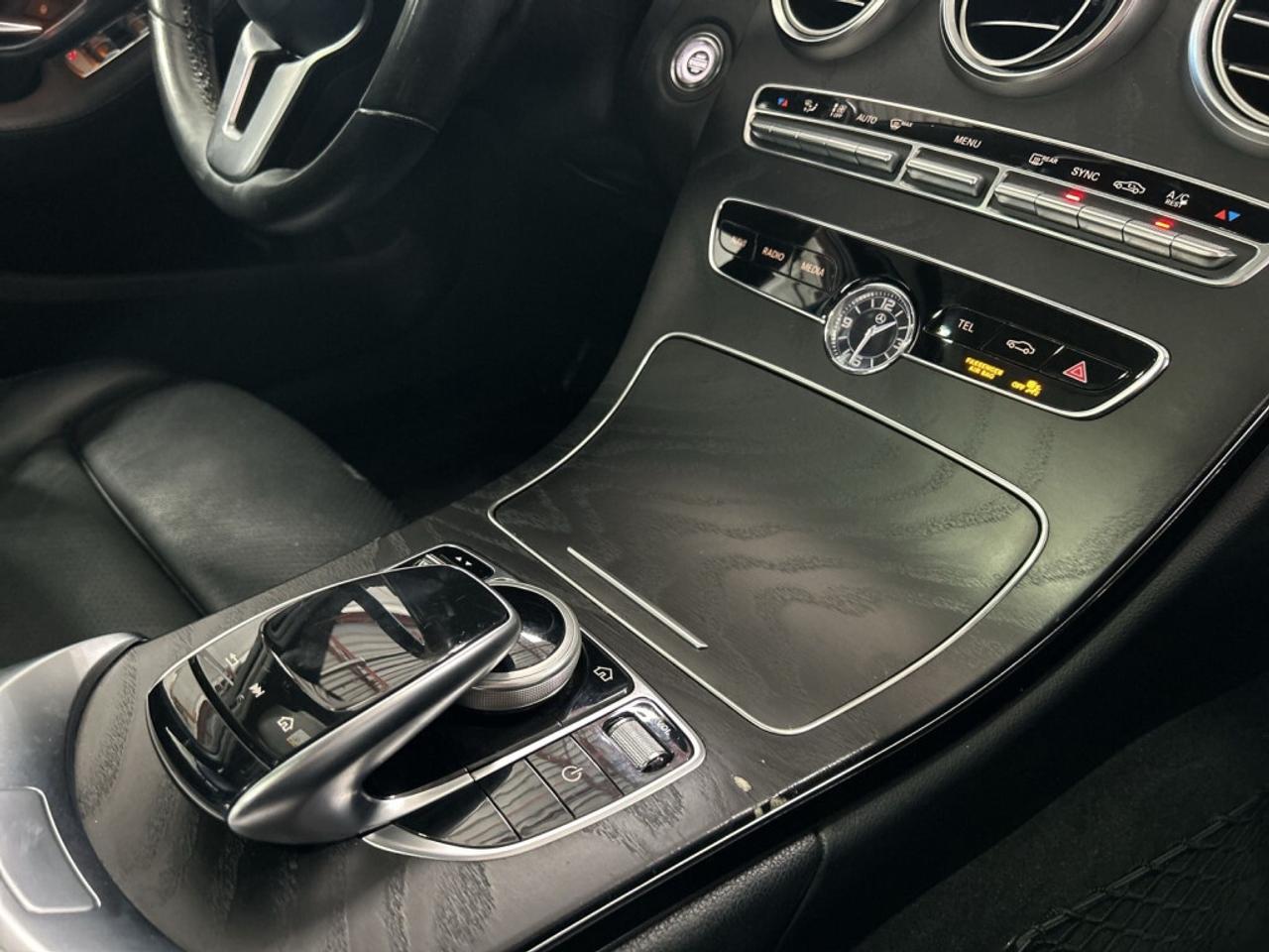 2020 Mercedes-Benz C-Class C 300 4MATIC AMG Pkg / NAV / Sunroof / Leather Photo