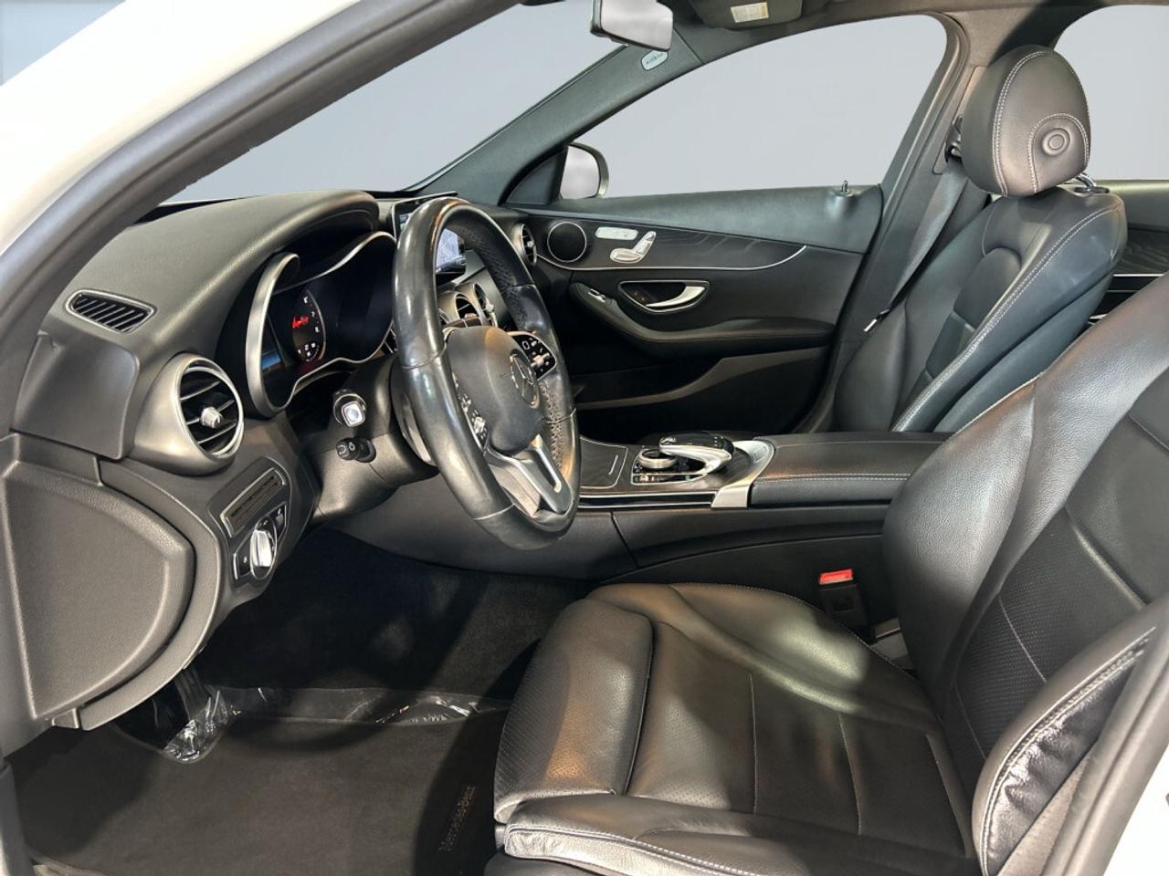 2020 Mercedes-Benz C-Class C 300 4MATIC AMG Pkg / NAV / Sunroof / Leather Photo