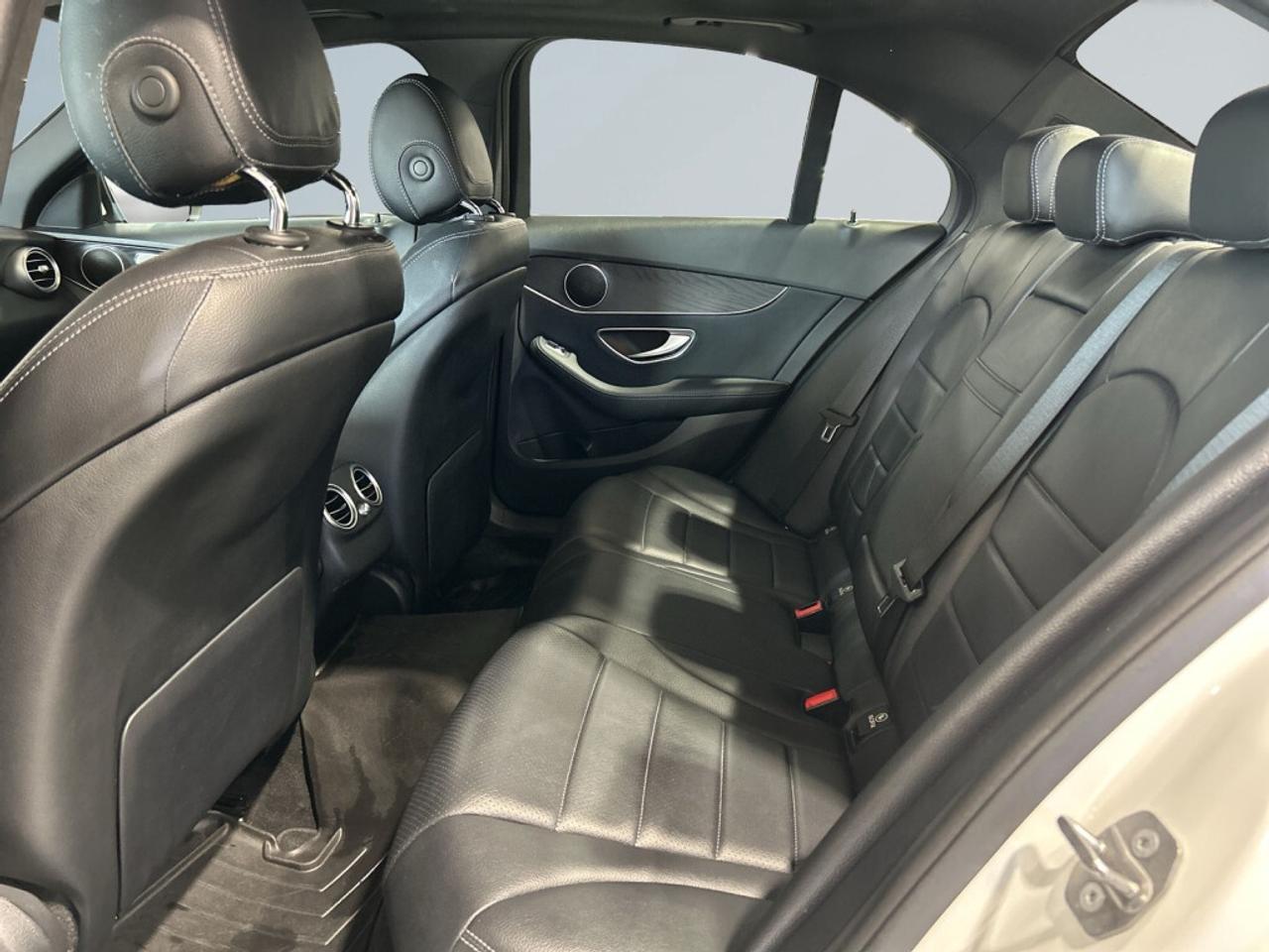 2020 Mercedes-Benz C-Class C 300 4MATIC AMG Pkg / NAV / Sunroof / Leather Photo