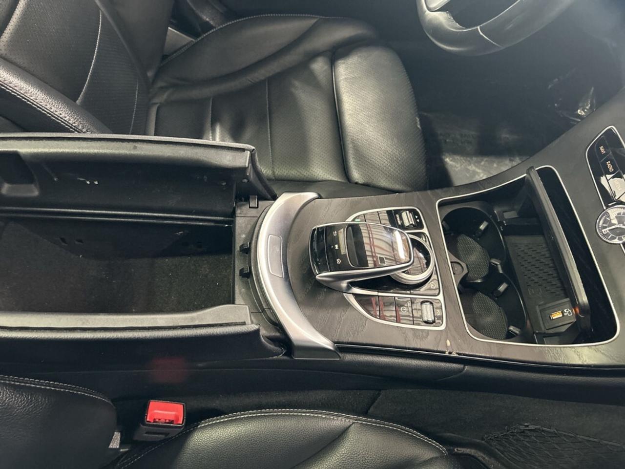 2020 Mercedes-Benz C-Class C 300 4MATIC AMG Pkg / NAV / Sunroof / Leather Photo