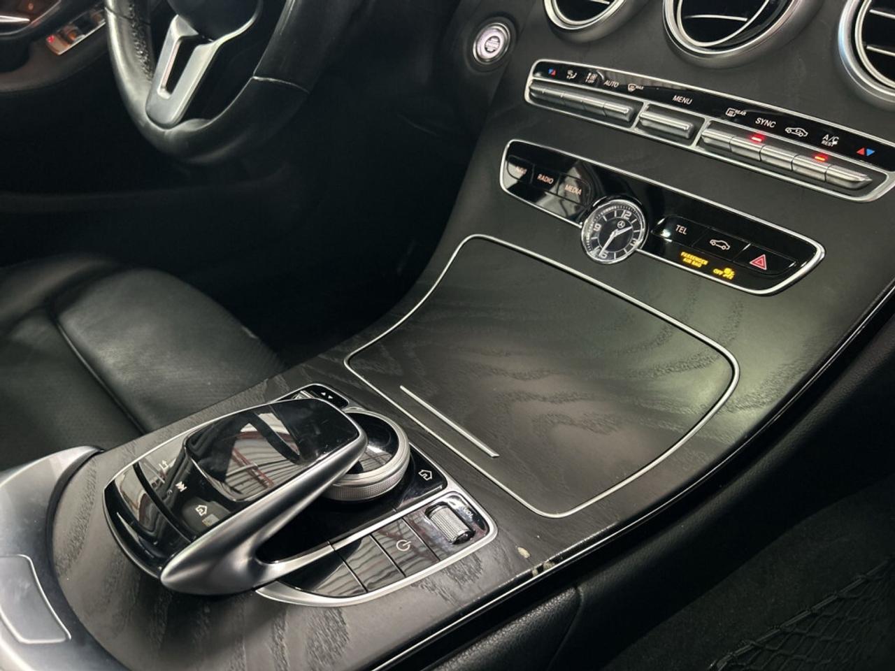 2020 Mercedes-Benz C-Class C 300 4MATIC AMG Pkg / NAV / Sunroof / Leather Photo