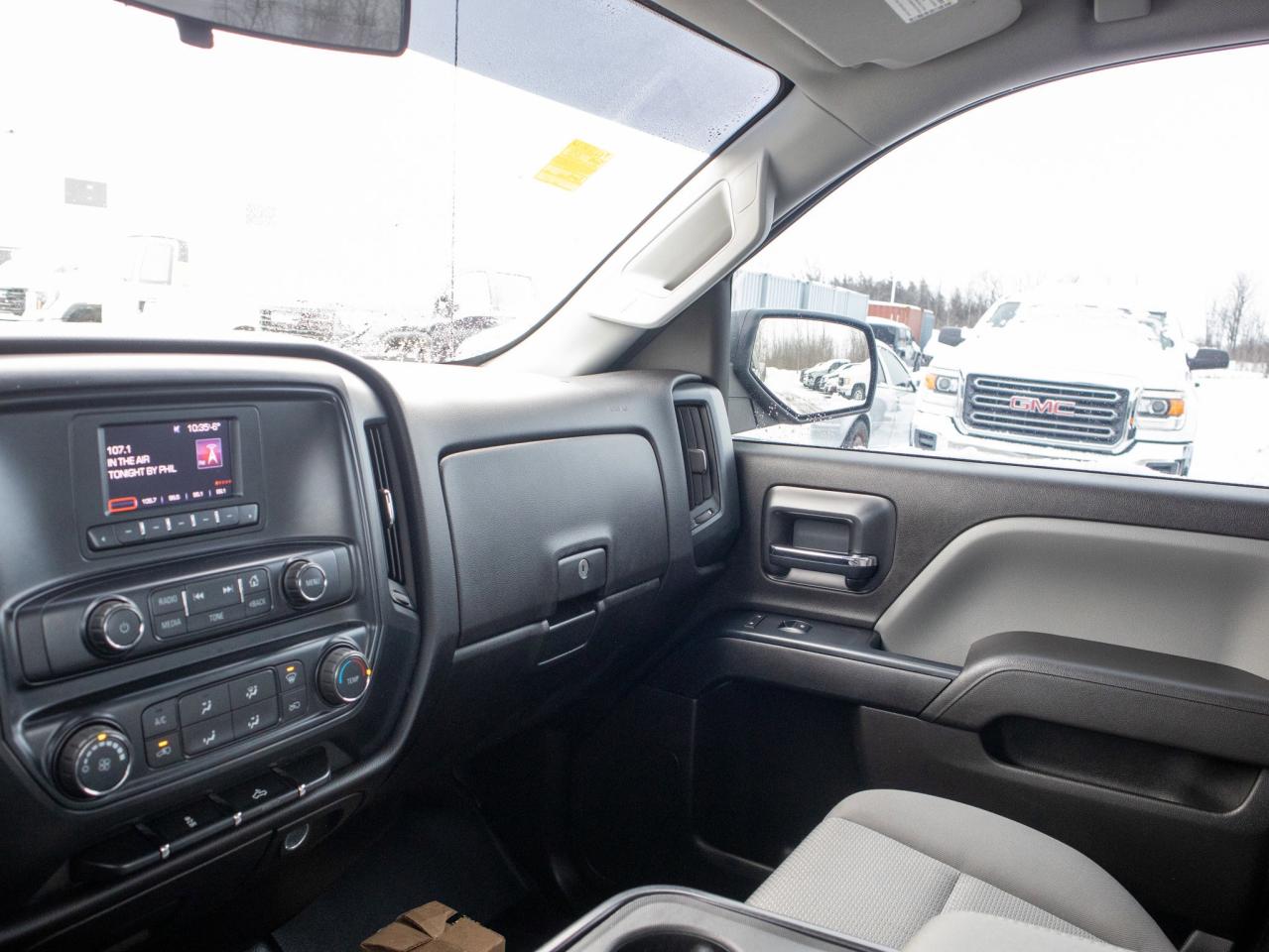 2017 GMC Sierra 1500 - MP3 Capability   HID Headlights Photo