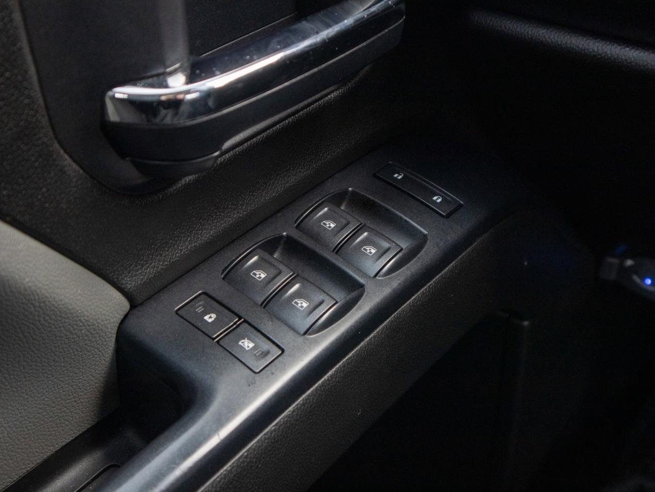 2017 GMC Sierra 1500 - MP3 Capability   HID Headlights Photo