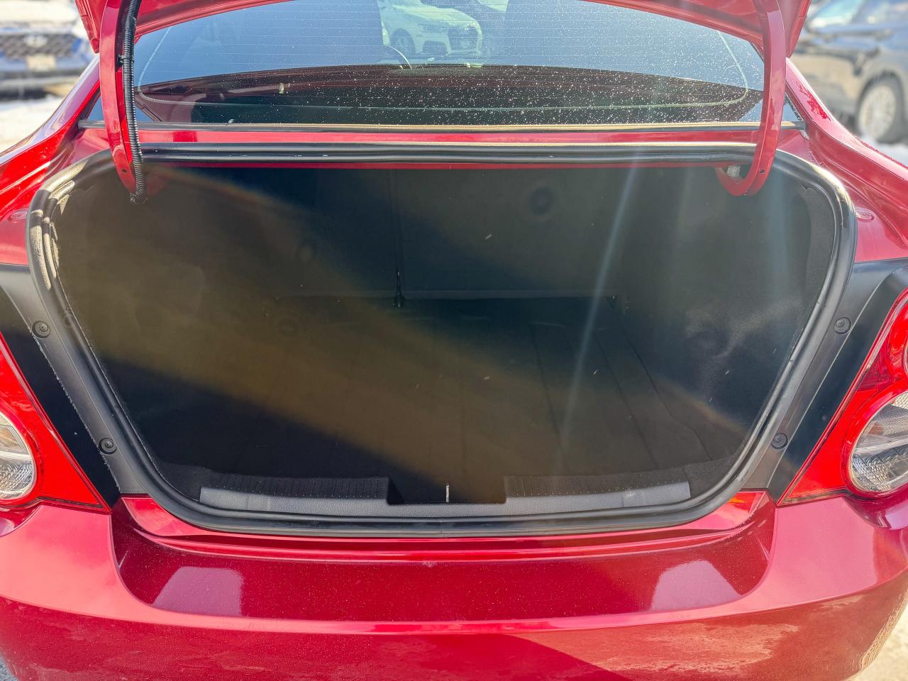 2015 Chevrolet Sonic LT/LOW KM/NO ACCIDENTS/CAMERA/1.8L/HEATED SEATS Photo