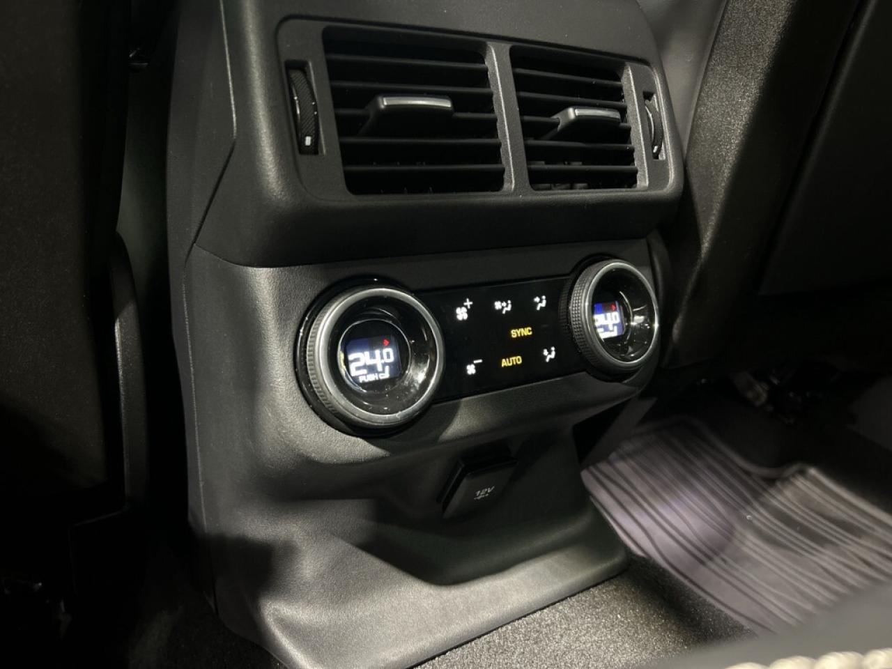 2019 Land Rover Range Rover Velar R-Dynamic /NAVI/Leather/Sunroof/Drive Assist/360 C Photo