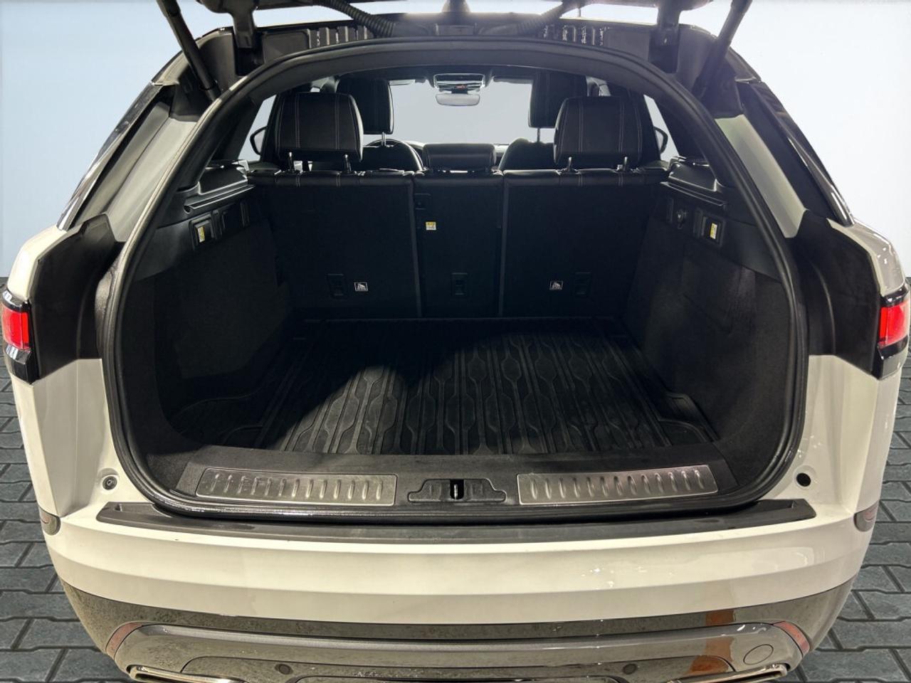 2019 Land Rover Range Rover Velar R-Dynamic HSE / NAV / Leather / Sunroof / Drive As Photo