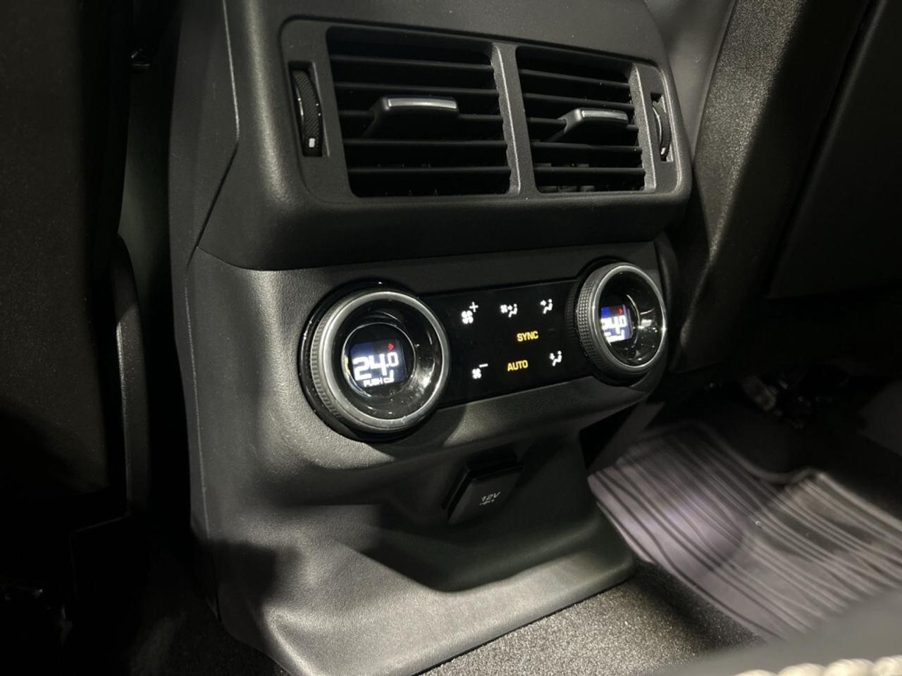 2019 Land Rover Range Rover Velar R-Dynamic HSE / NAV / Leather / Sunroof / Drive As Photo