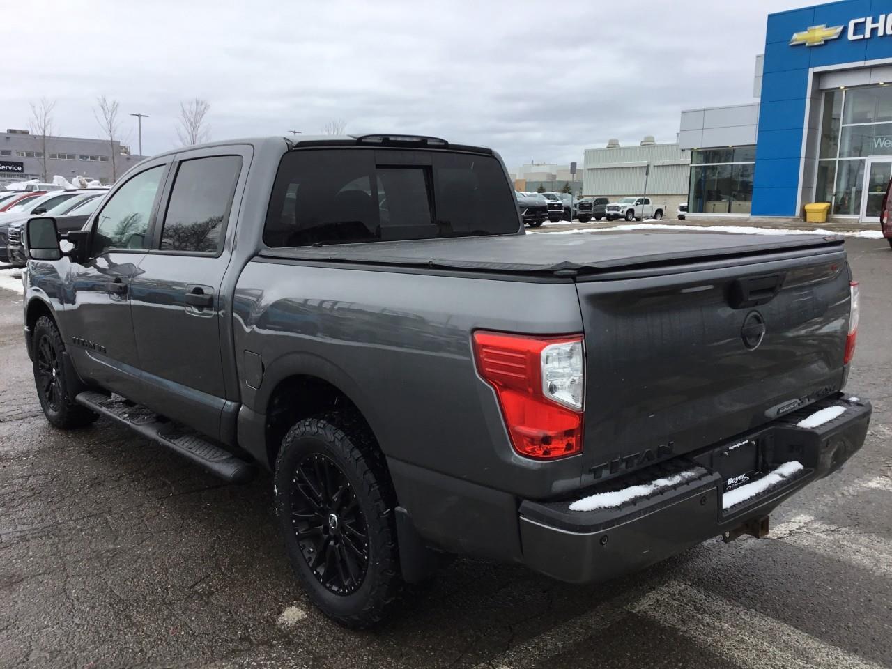 2018 Nissan Titan  Photo2