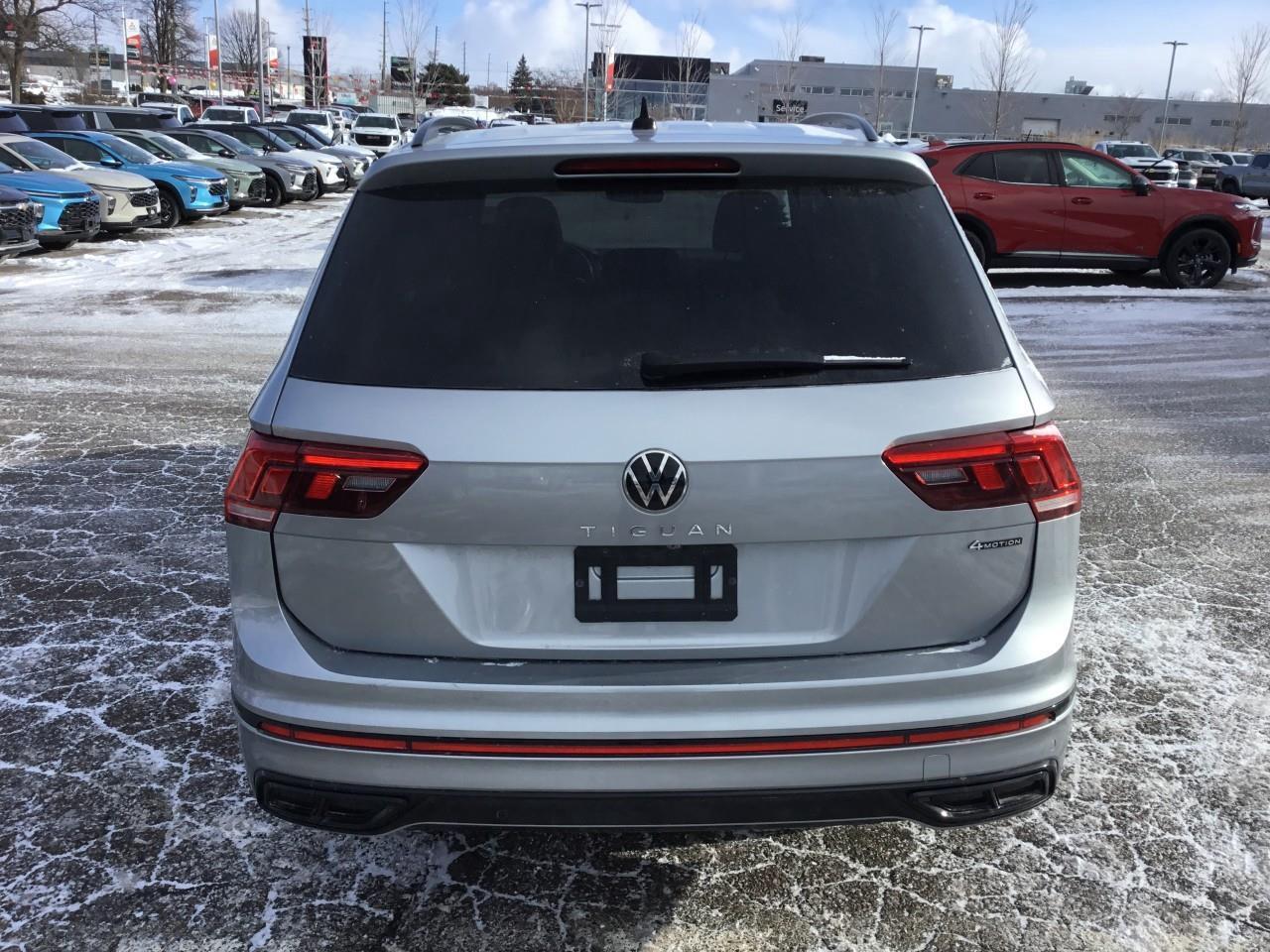 2023 Volkswagen Tiguan Comfortline R-Line Black Photo