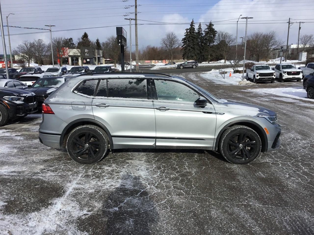 2023 Volkswagen Tiguan Comfortline R-Line Black Photo