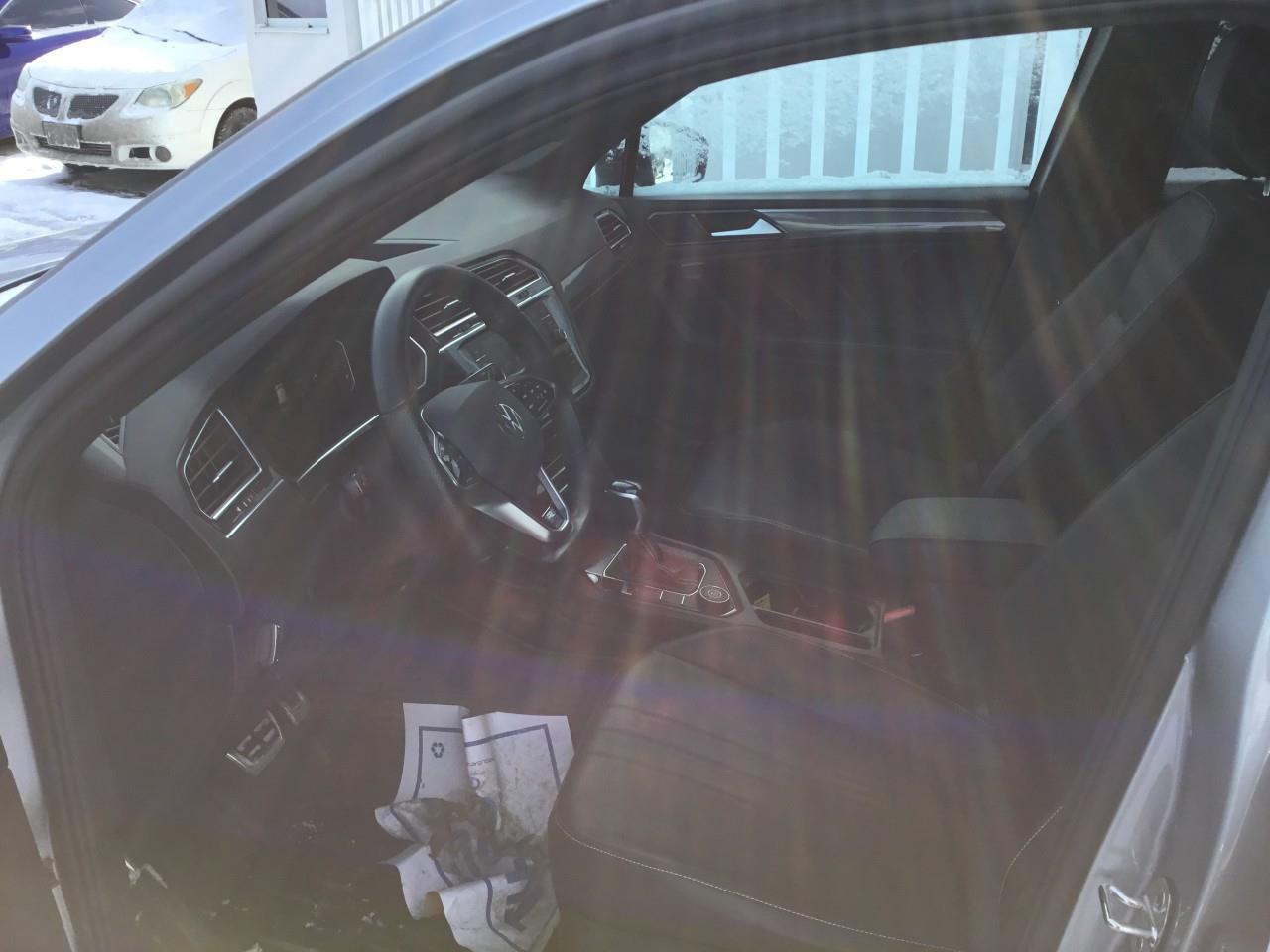 2023 Volkswagen Tiguan Comfortline R-Line Black Photo