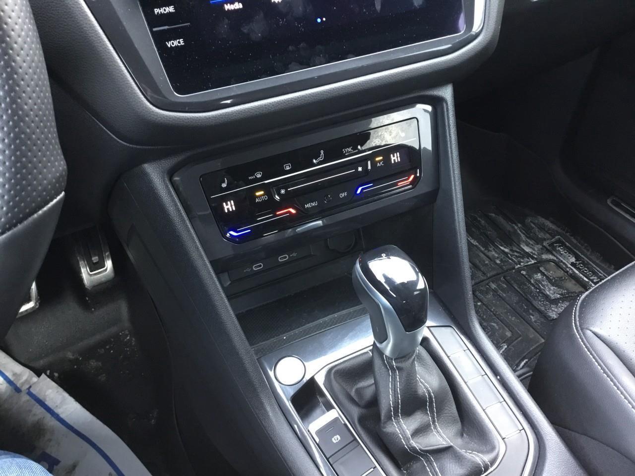 2023 Volkswagen Tiguan Comfortline R-Line Black Photo