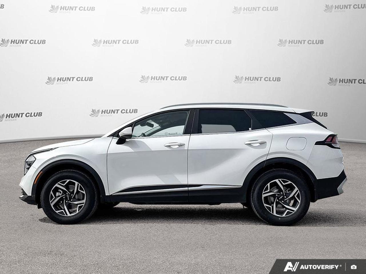 2023 Kia Sportage LX   Heated Seats   Apple CarPlay   Clean Carfax Photo