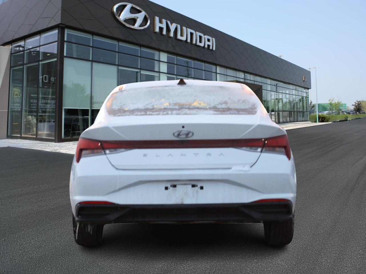 2023 Hyundai Elantra Preferred IVT Photo