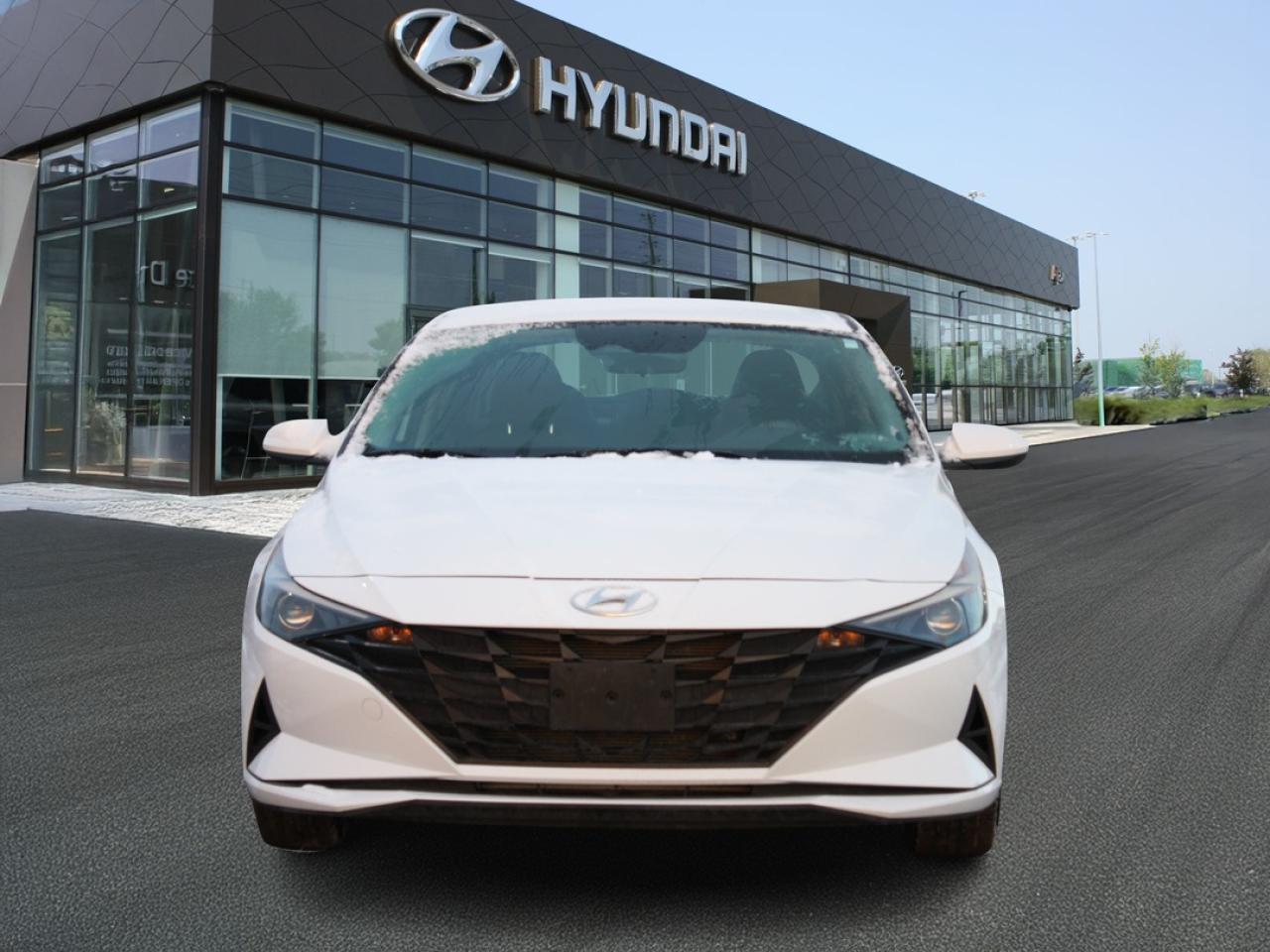 2023 Hyundai Elantra Preferred IVT Photo