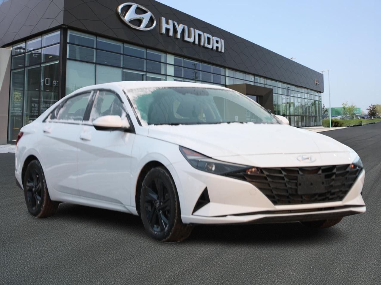 2023 Hyundai Elantra Preferred IVT Photo2