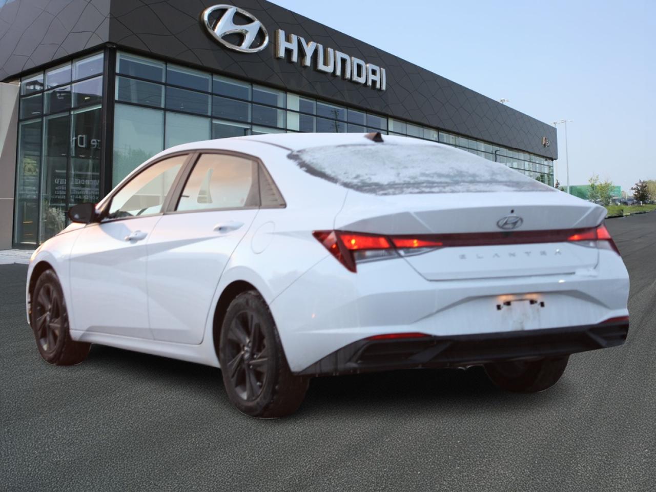 2023 Hyundai Elantra Preferred IVT Photo