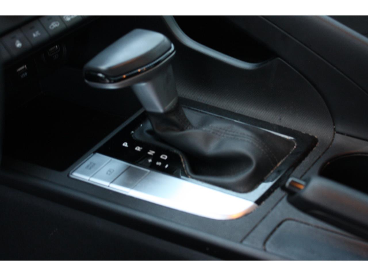 2023 Hyundai Elantra Preferred IVT Photo