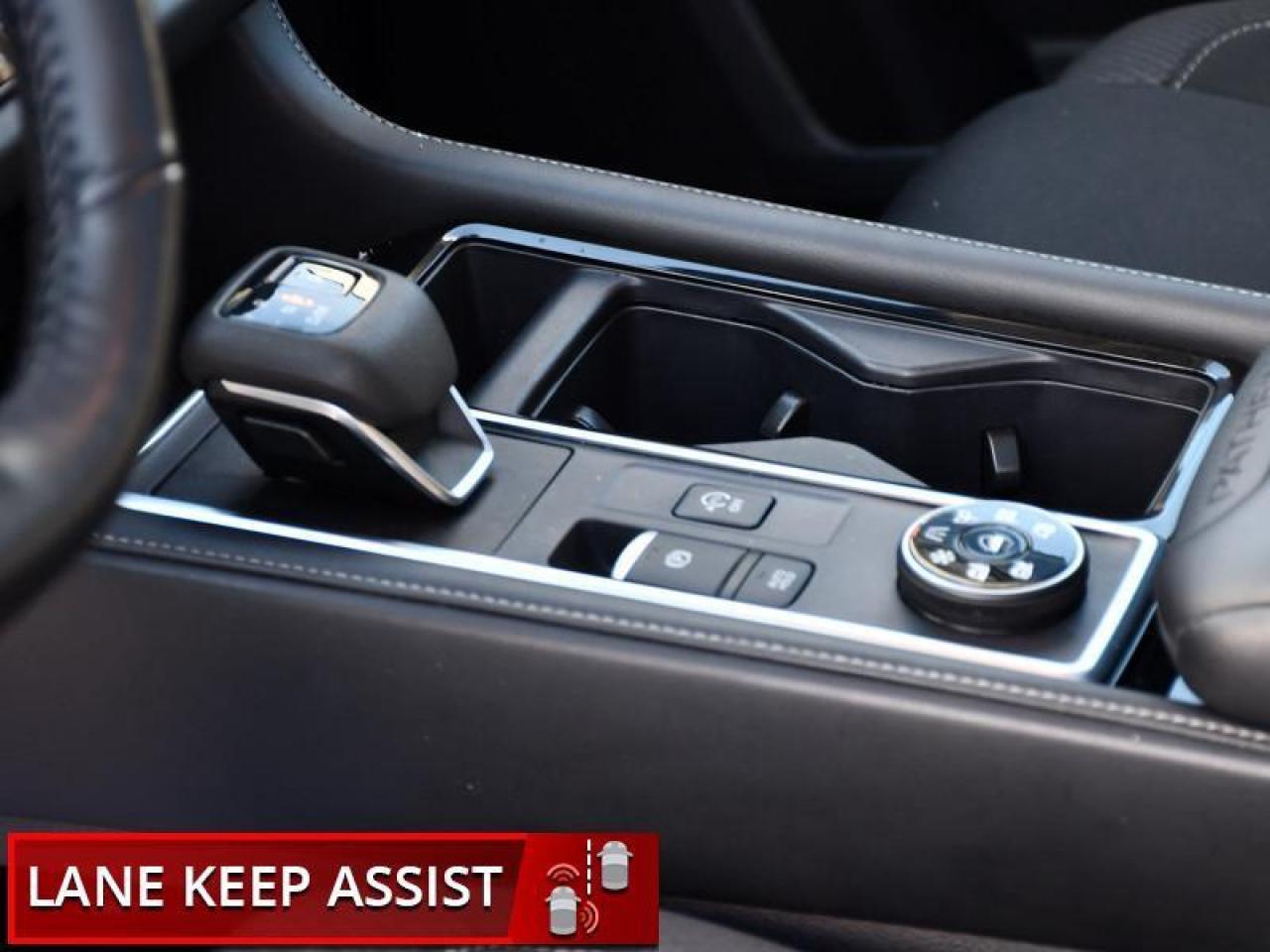 2024 Nissan Pathfinder SV   Pano Roof   Remote Start   Heated Seats   8 P Photo2