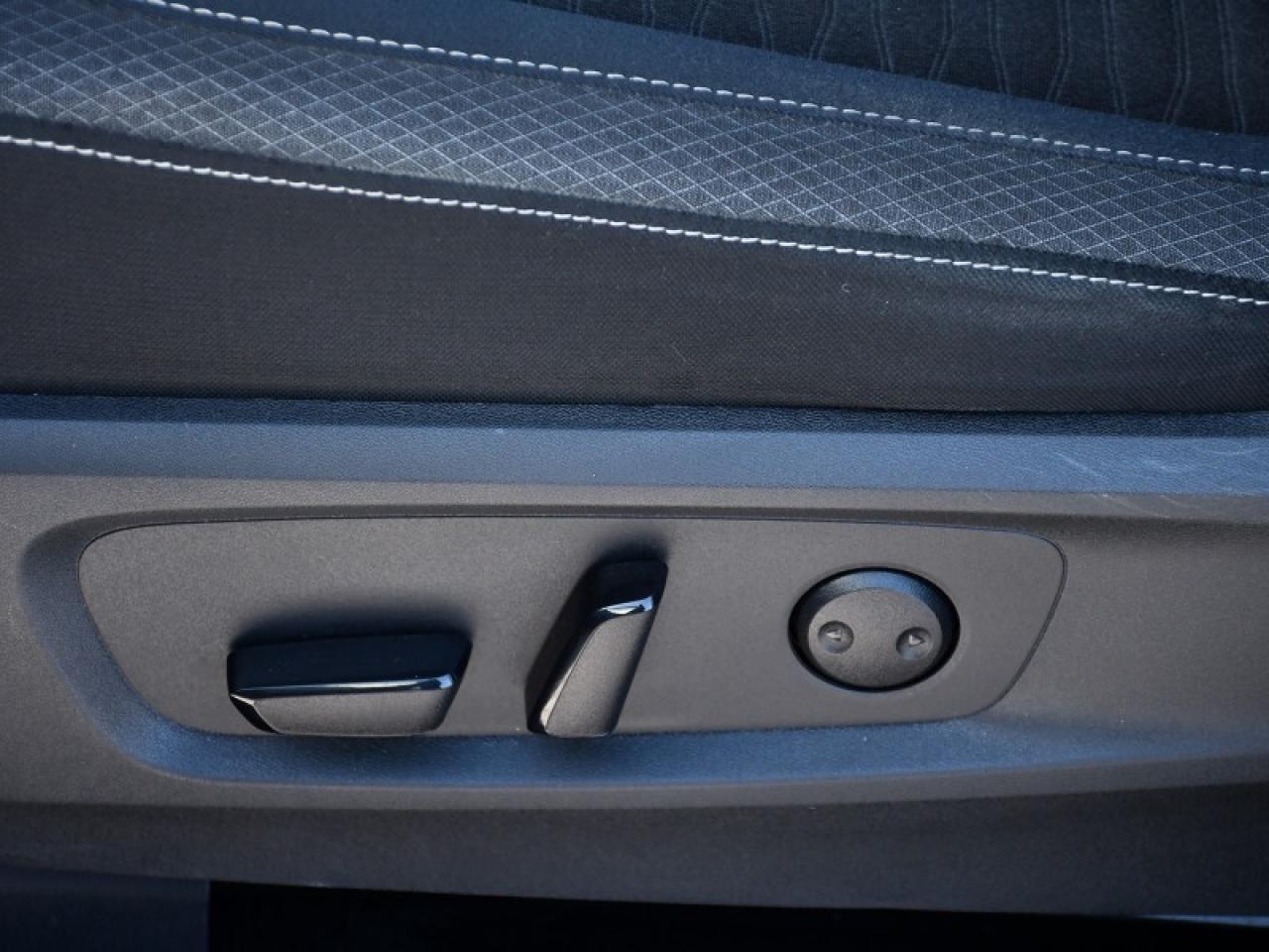 2024 Nissan Pathfinder SV   Pano Roof   Remote Start   Heated Seats   8 P Photo4